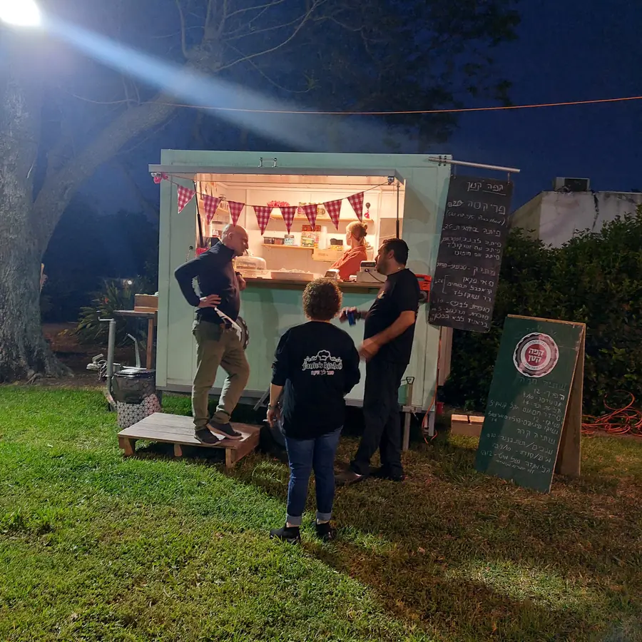 אירוע לילה יריד דוכנים מקומי